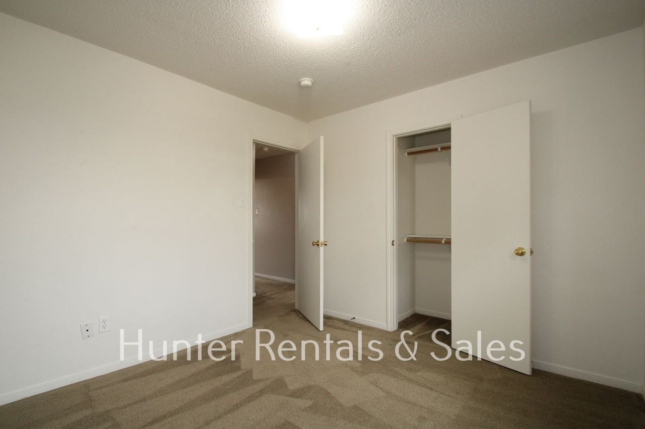 4612 Hank Dr - Photo 3 of 30