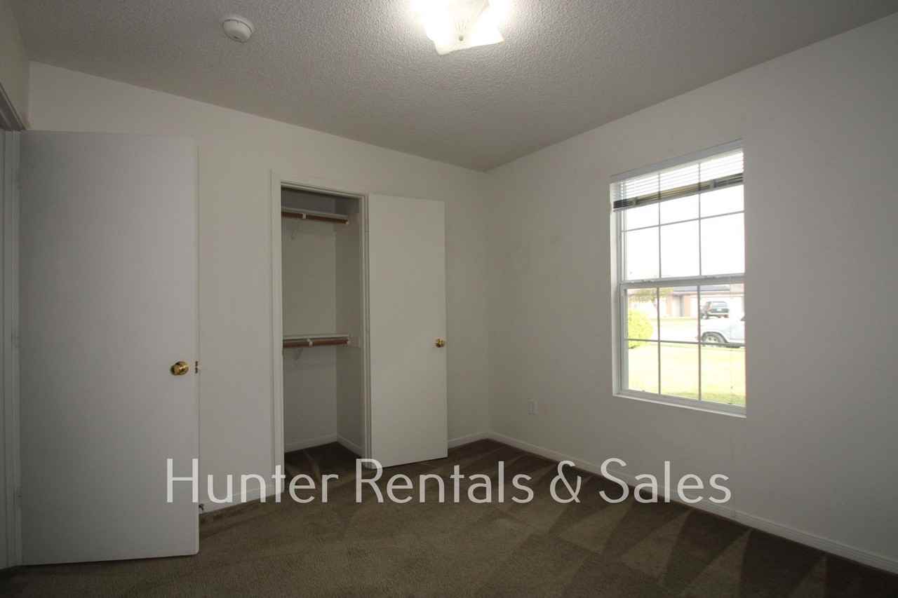 4612 Hank Dr - Photo 4 of 30
