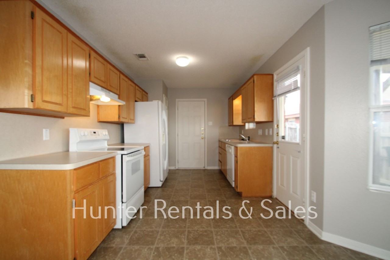 4612 Hank Dr - Photo 6 of 30