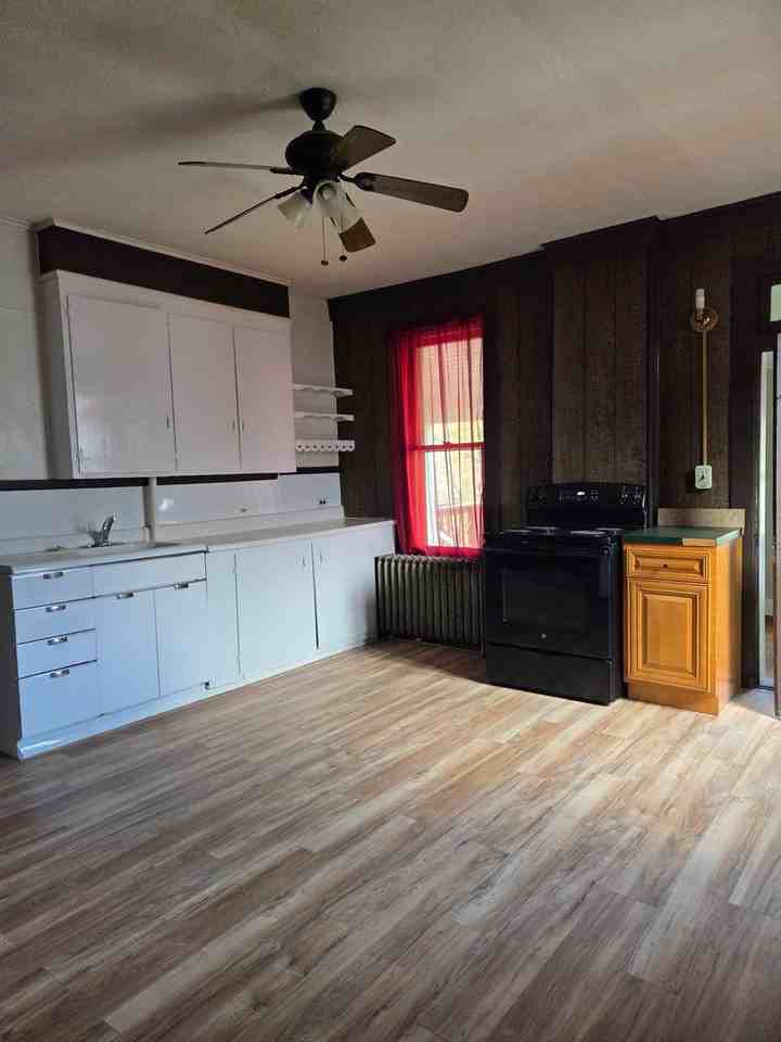 651 Pennsylvania Ave - Photo 2 of 15