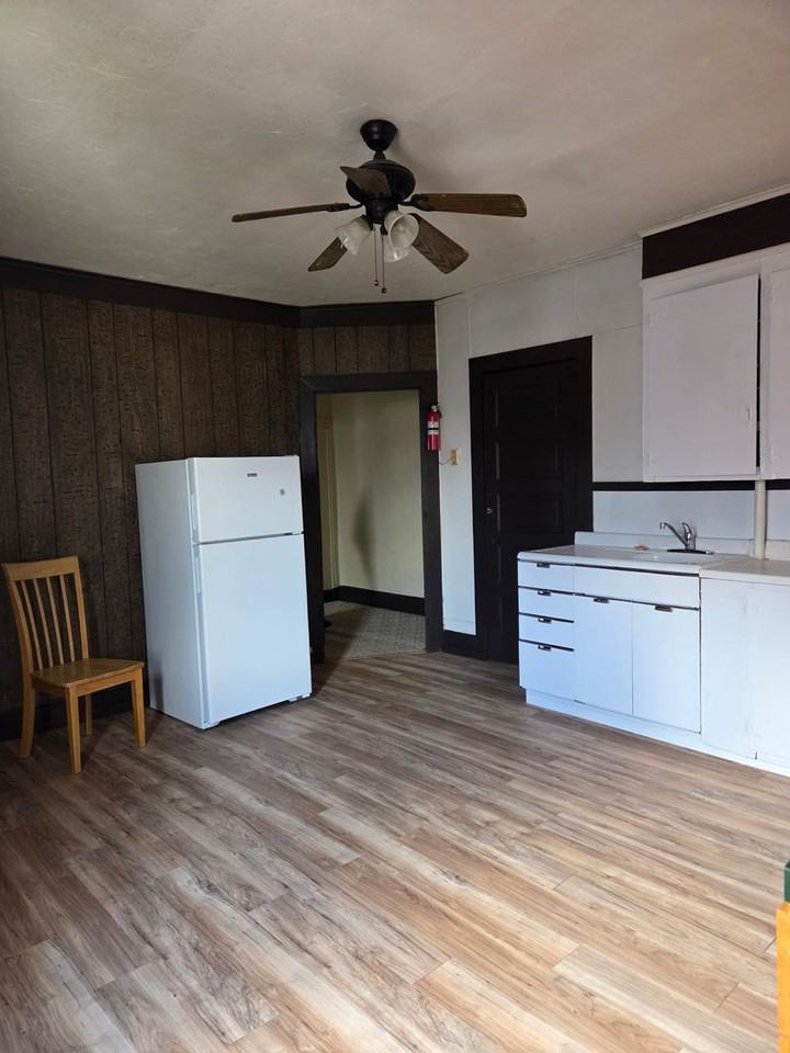 651 Pennsylvania Ave - Photo 3 of 15