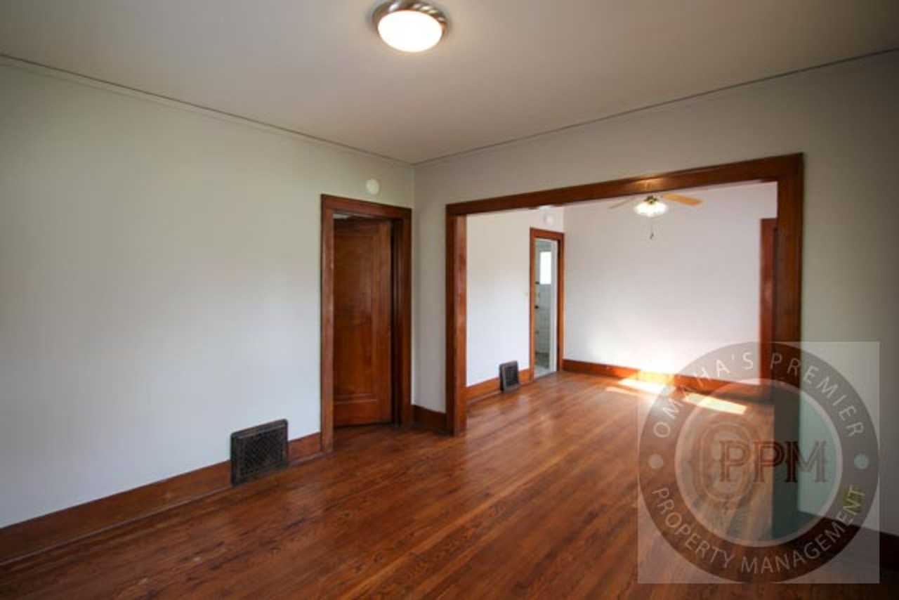 2802 S 31st St - Photo 4 of 26