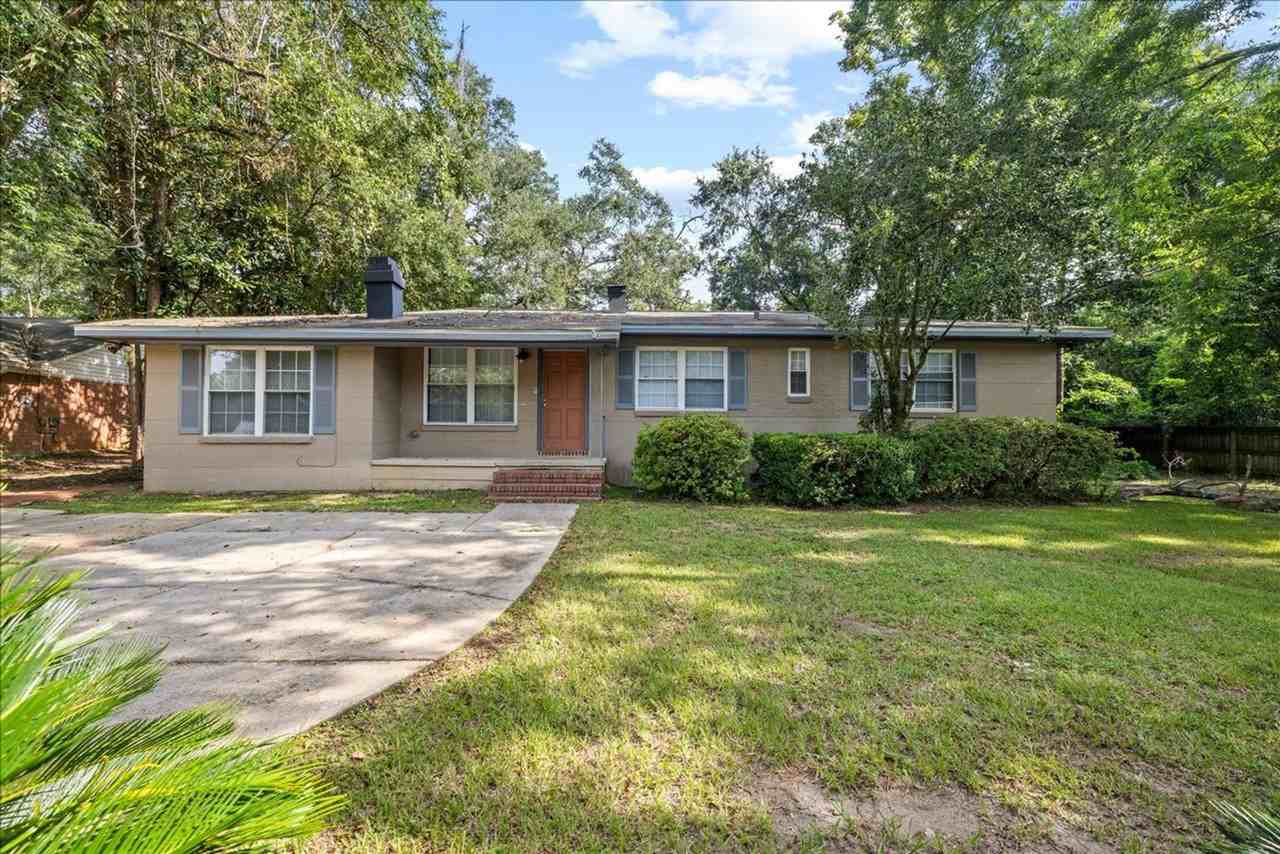 1812 Honeysuckle Dr - Photo 2 of 24