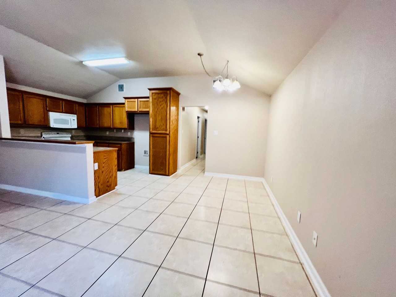 105 Trinidad Cir - Photo 3 of 15