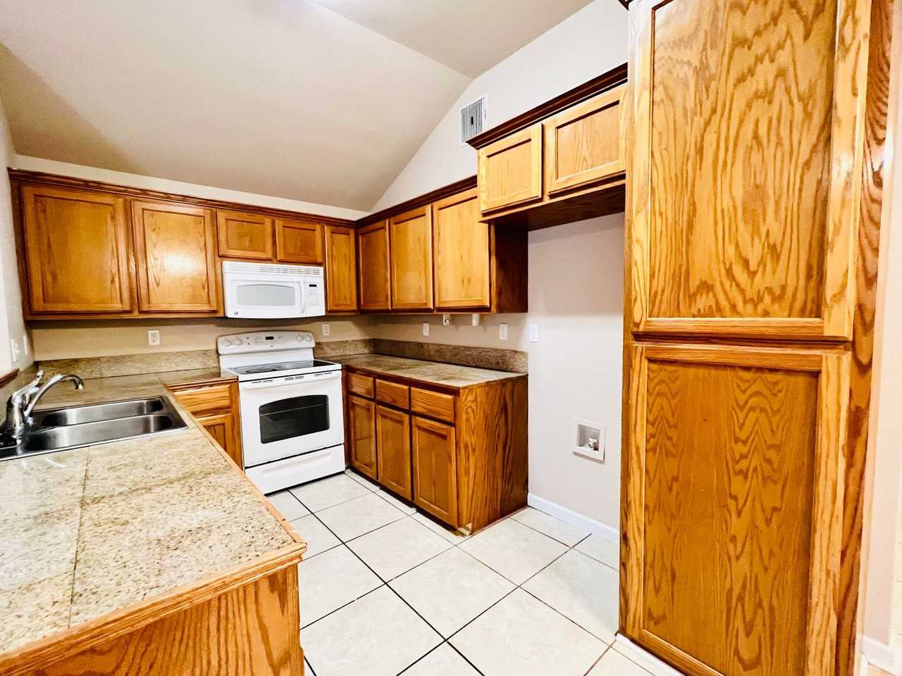 105 Trinidad Cir - Photo 5 of 15