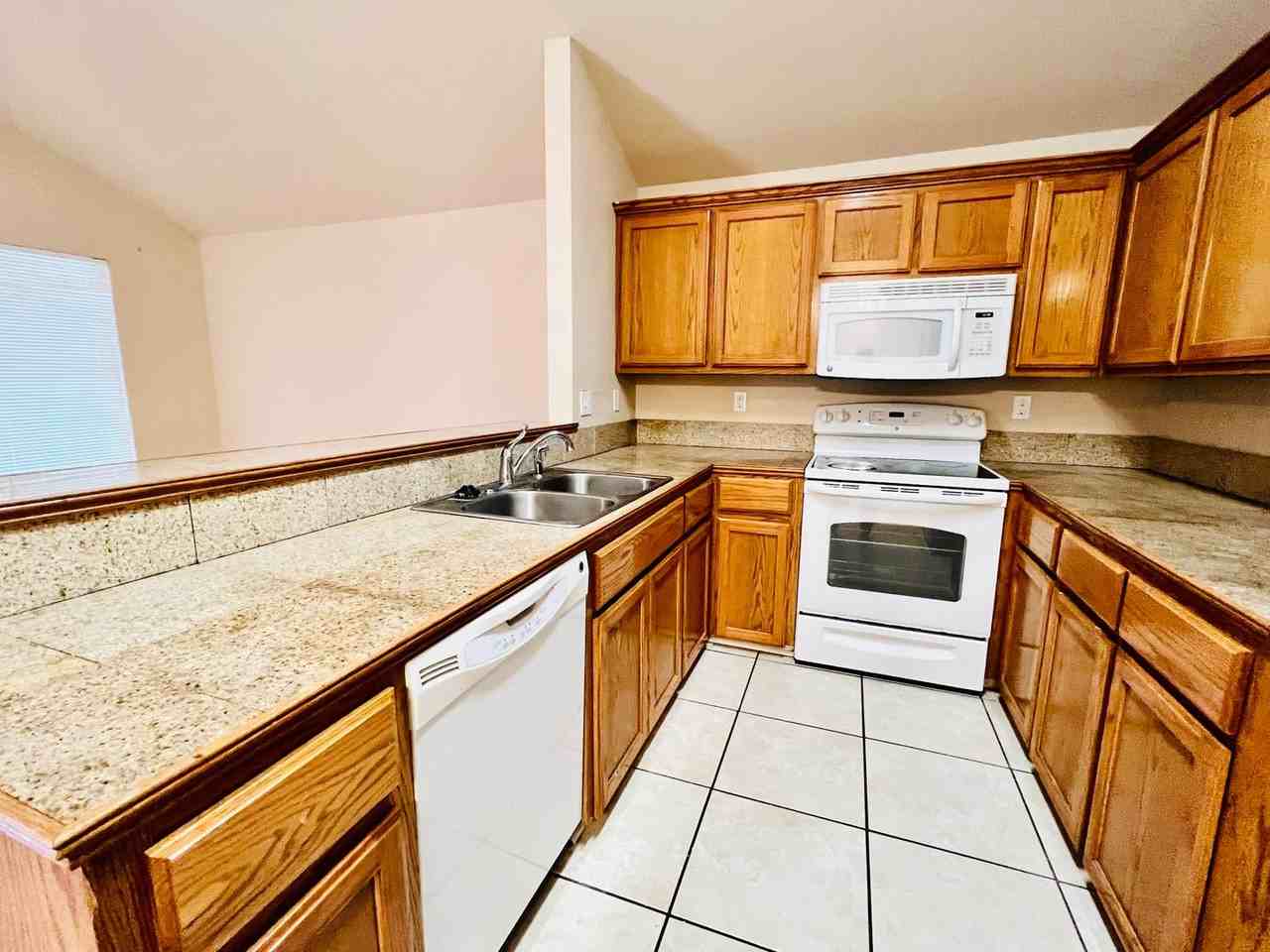 105 Trinidad Cir - Photo 6 of 15