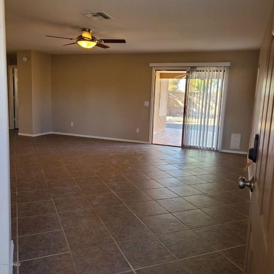 43540 W Bedford Dr - Photo 2 of 11