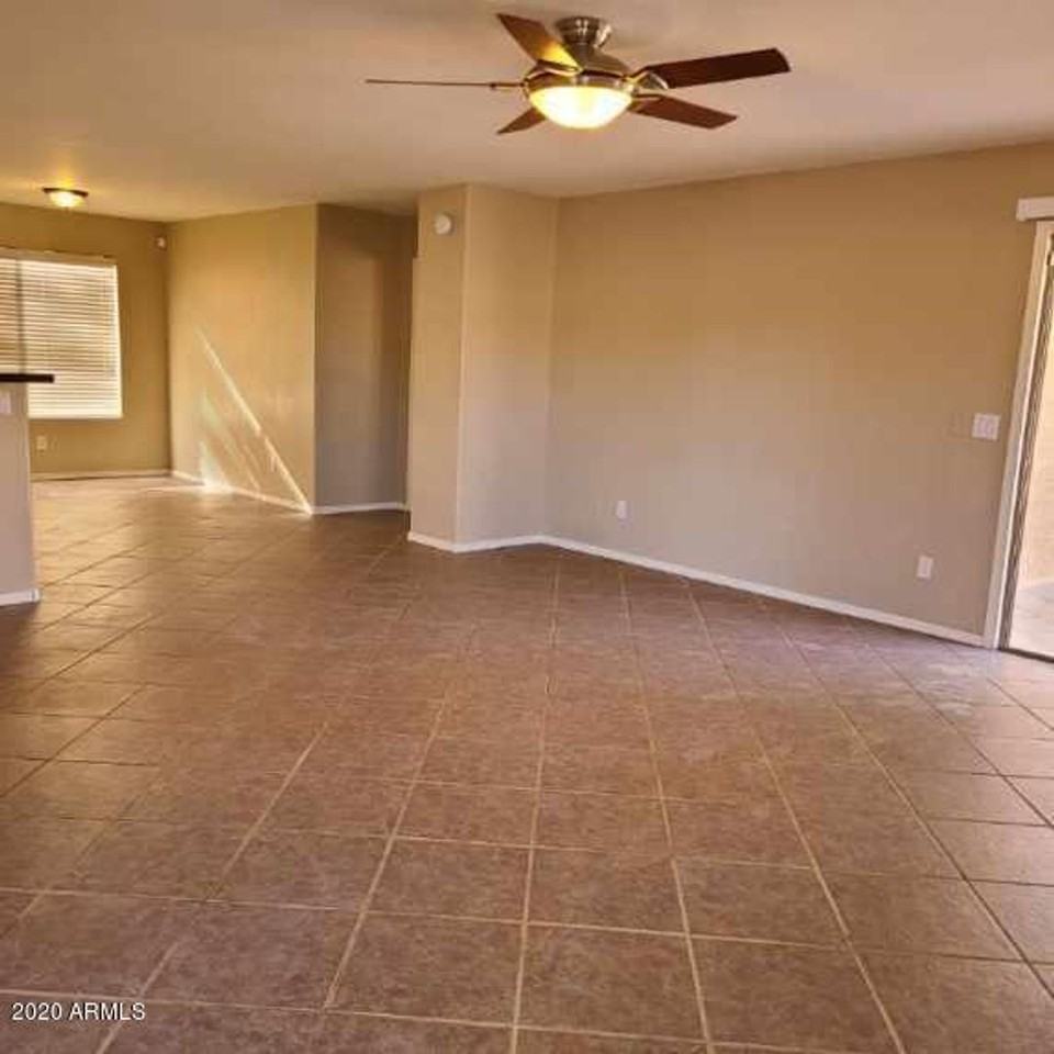 43540 W Bedford Dr - Photo 3 of 11