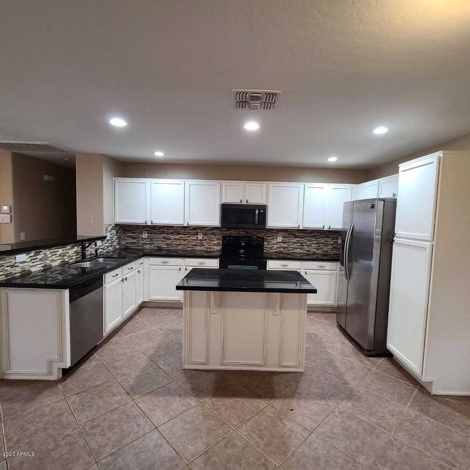 43540 W Bedford Dr - Photo 5 of 11