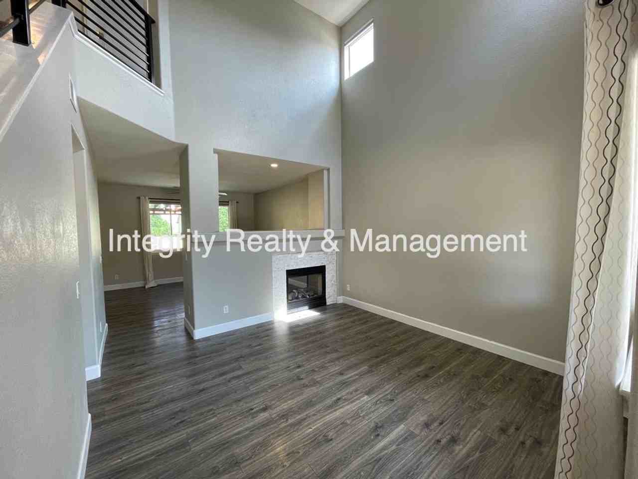 10400 Tracewood Ct - Photo 5 of 34