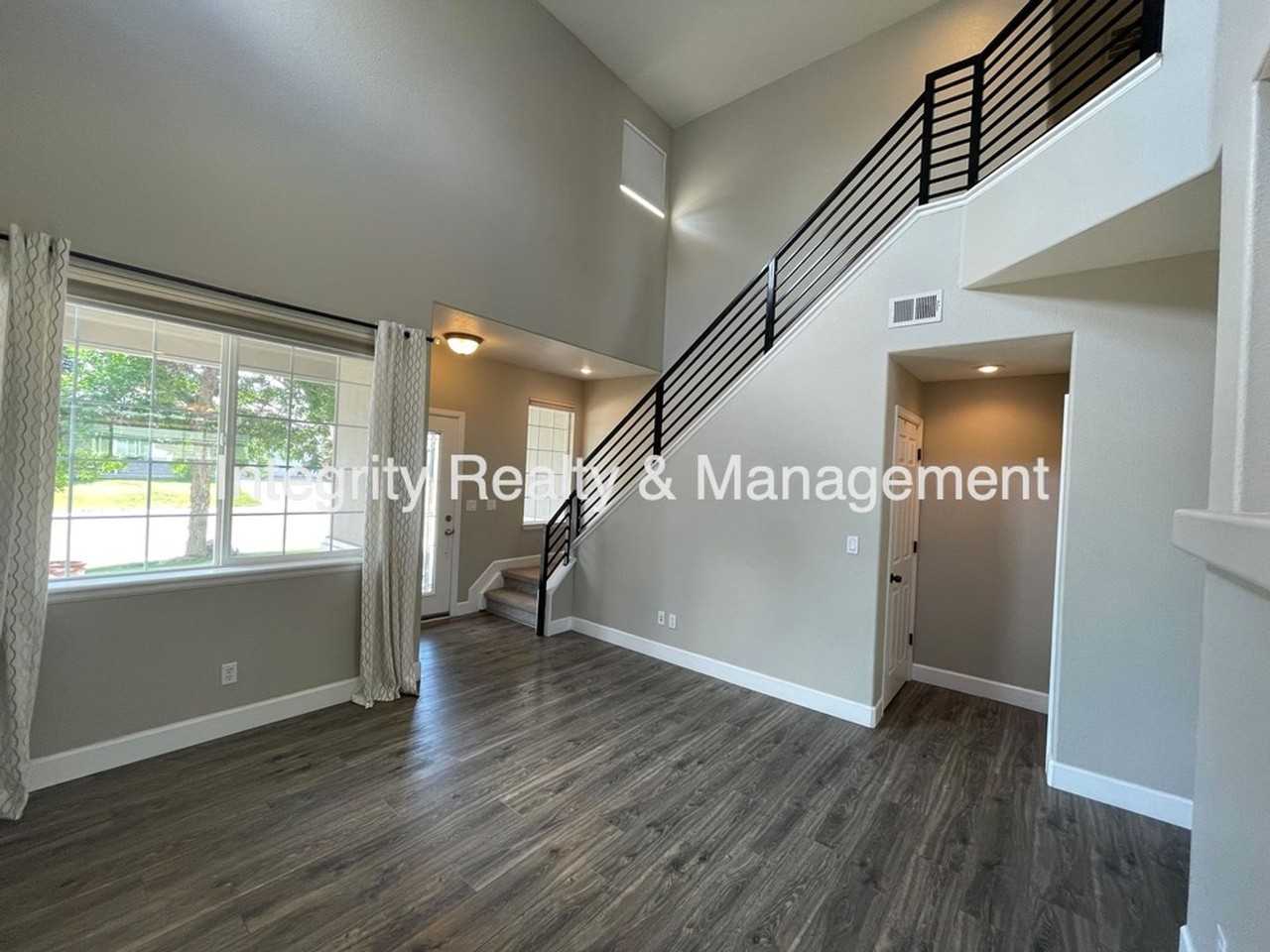 10400 Tracewood Ct - Photo 6 of 34
