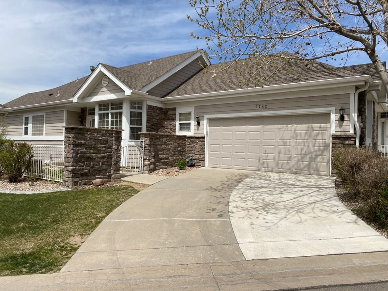 5742 Crestwood Dr - Photo 2 of 50