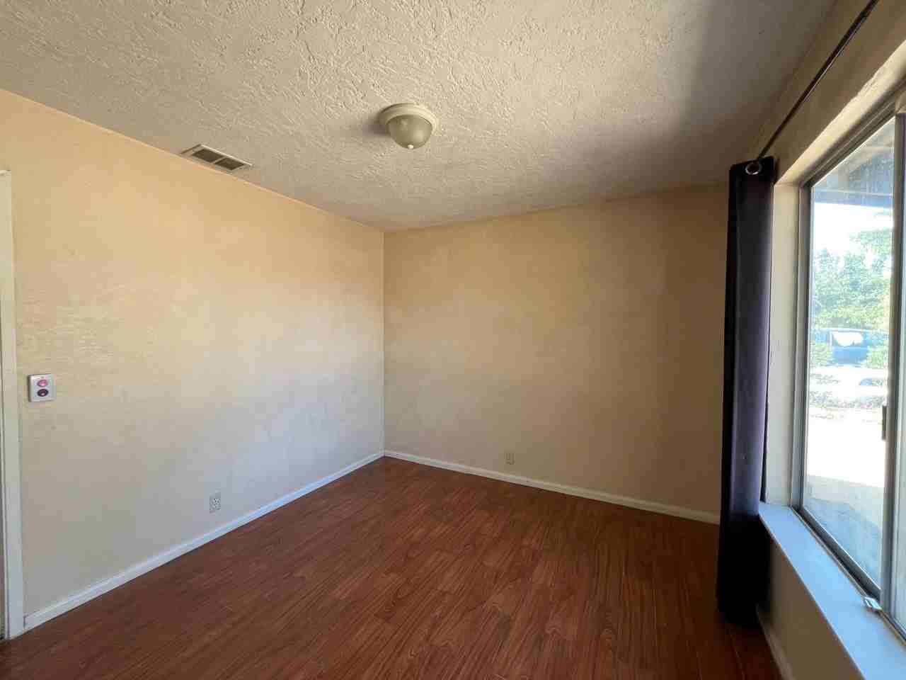 22347 Tehama Rd - Photo 3 of 32