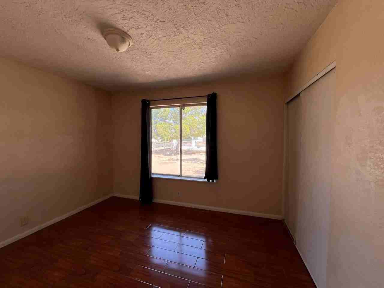 22347 Tehama Rd - Photo 4 of 32