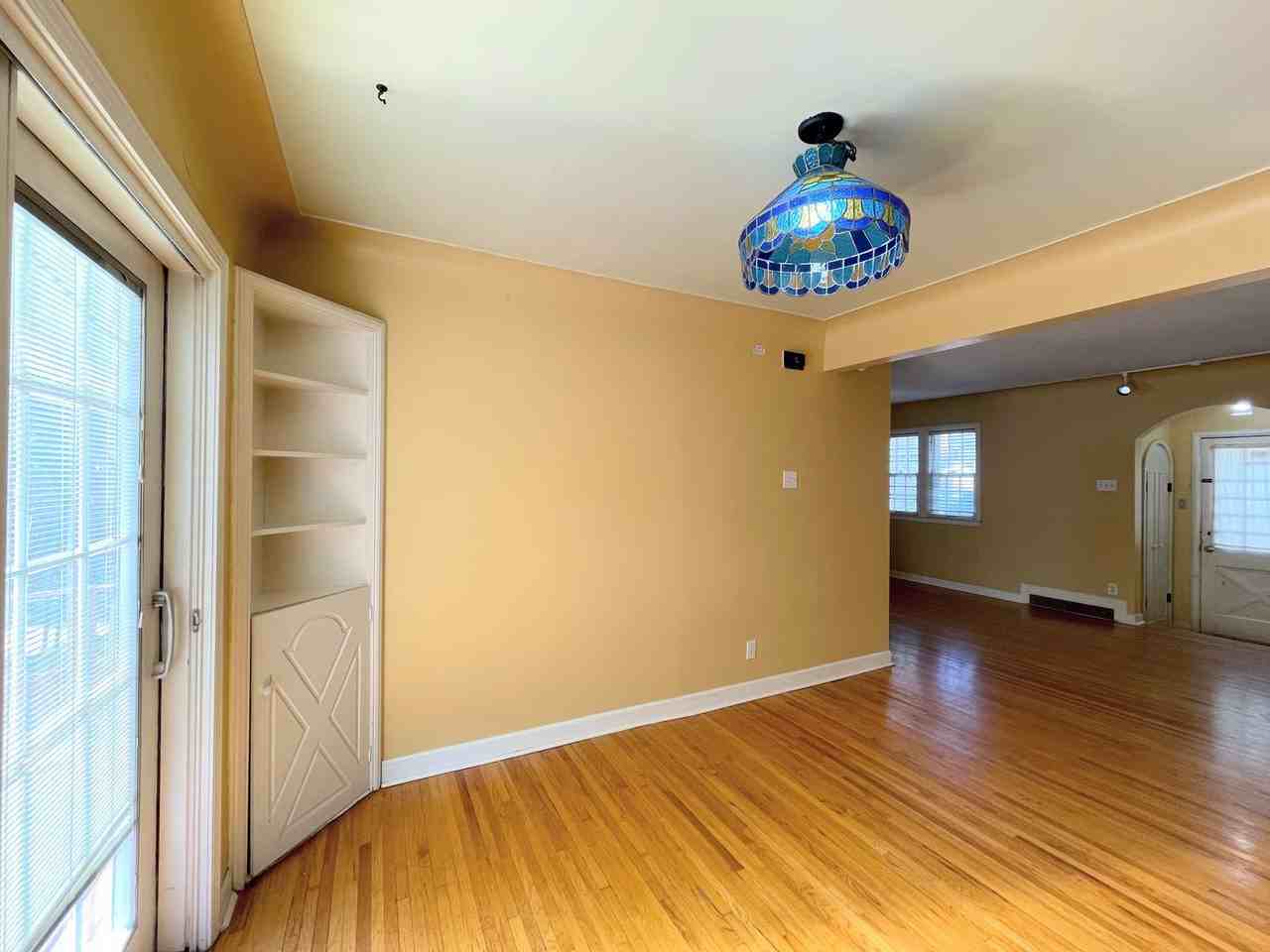 405 Hyde Park Dr - Photo 3 of 21
