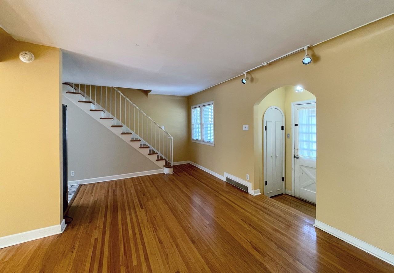 405 Hyde Park Dr - Photo 4 of 21