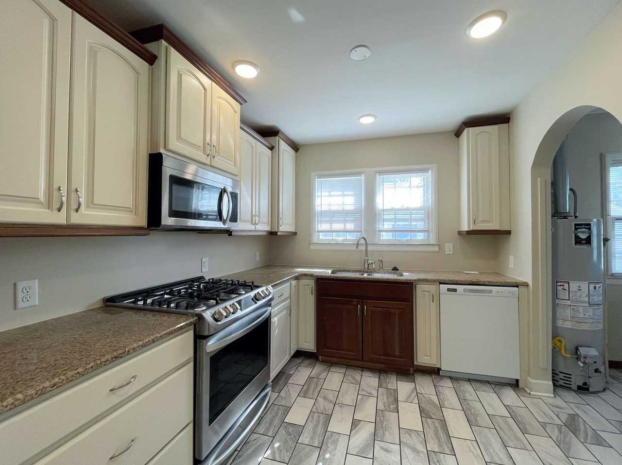 405 Hyde Park Dr - Photo 6 of 21