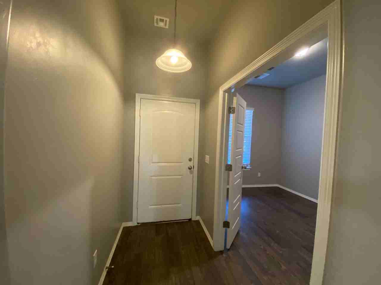 7804 Meadow Lake Dr - Photo 4 of 21