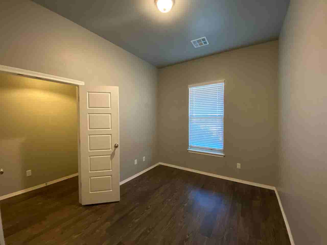 7804 Meadow Lake Dr - Photo 6 of 21