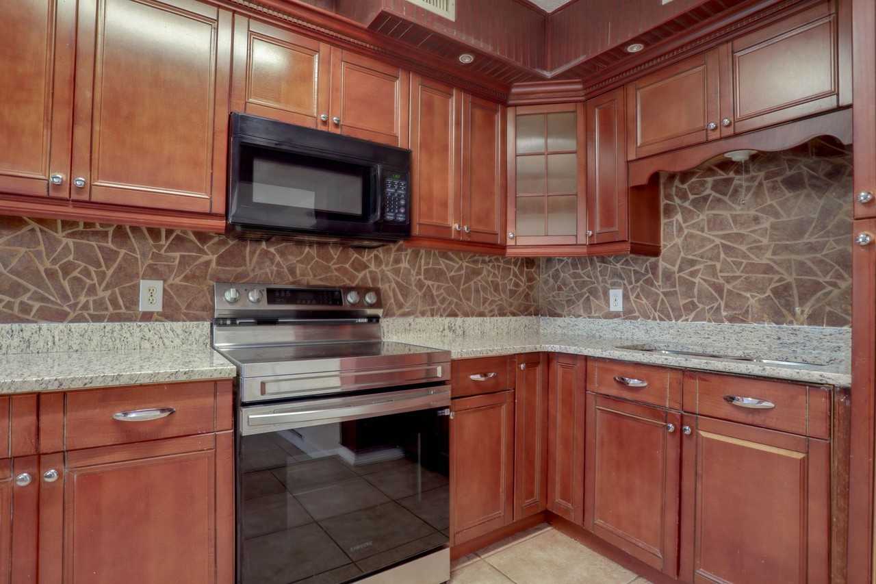 7608 Simms Ave - Photo 6 of 18