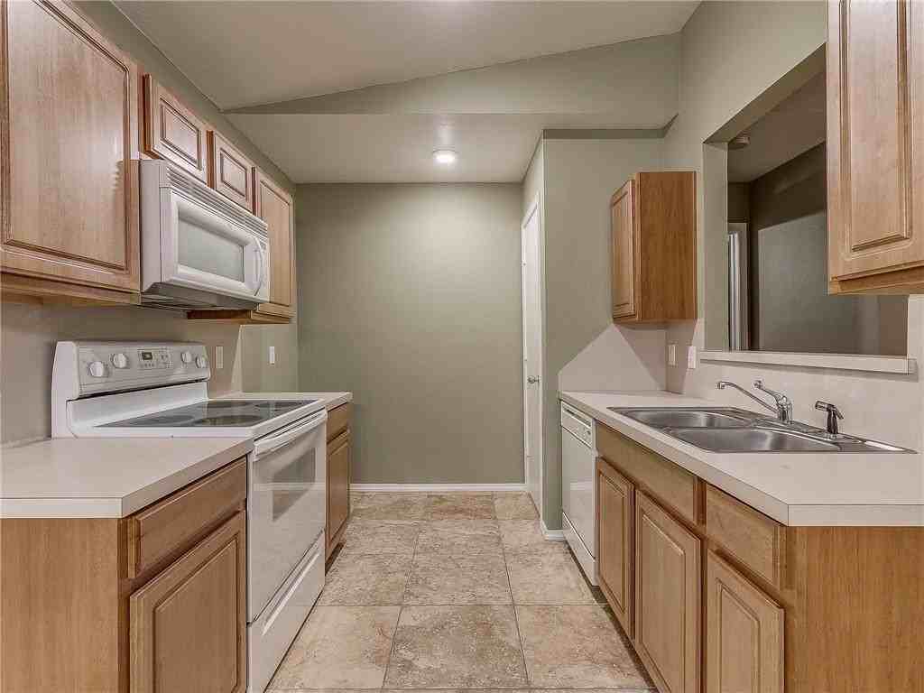 15505 Acacia Rd - Photo 4 of 7