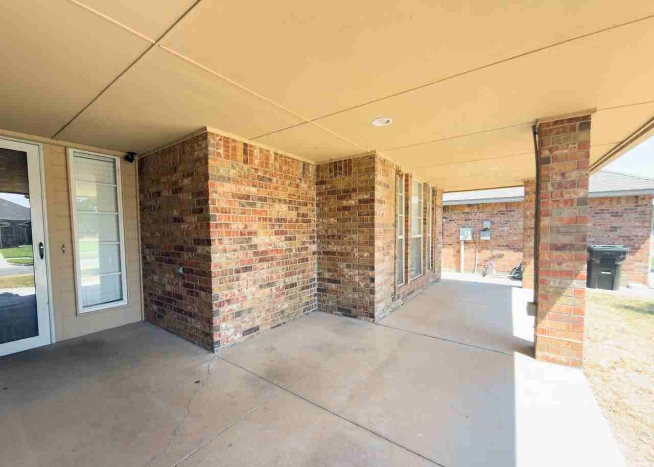 1633 Sw 32nd St - Photo 3 of 29