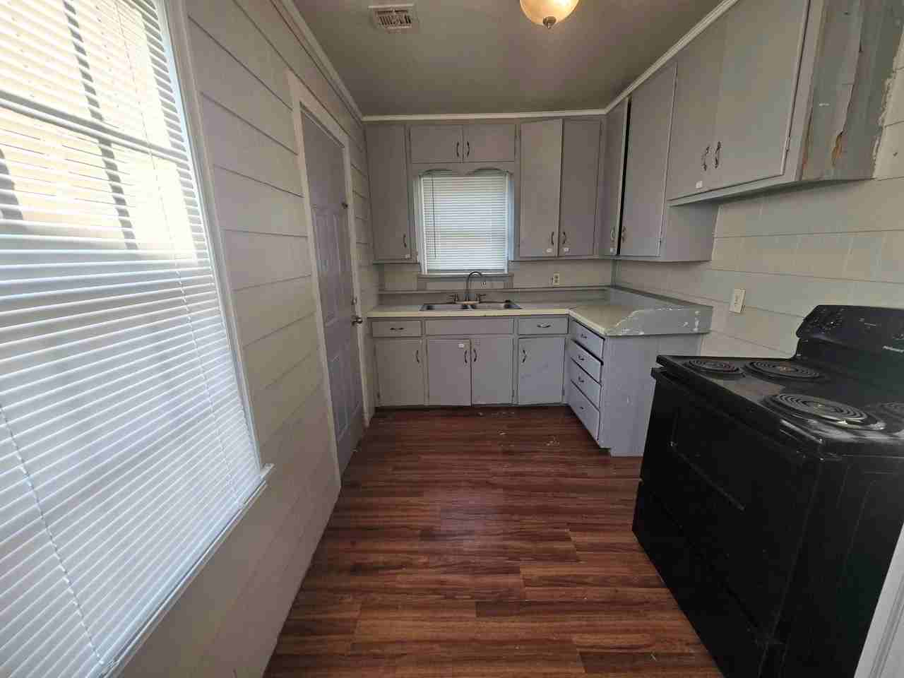 1144 Nw 83rd St - Photo 5 of 9