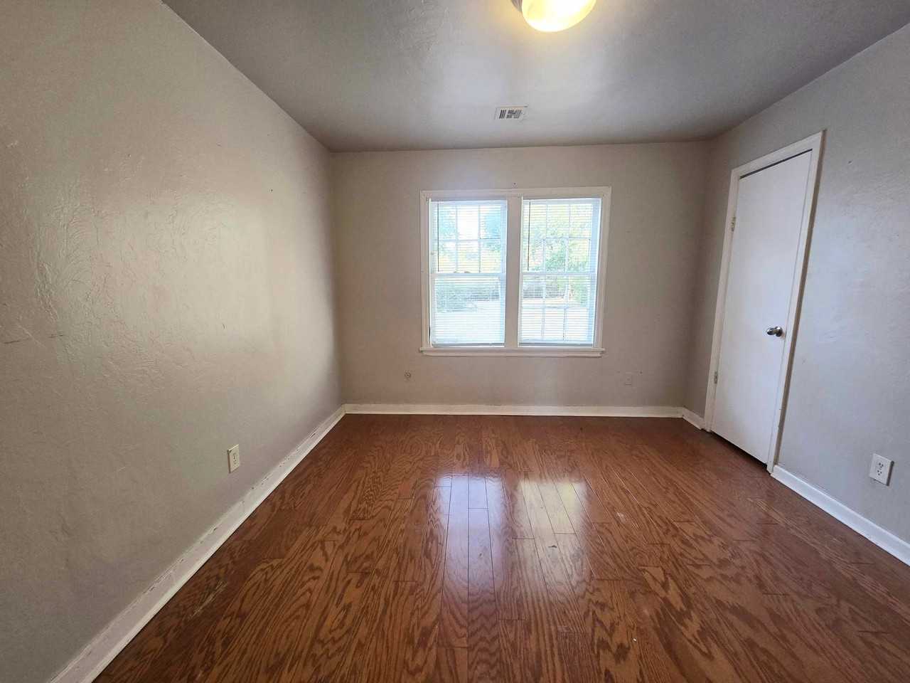 1144 Nw 83rd St - Photo 6 of 9