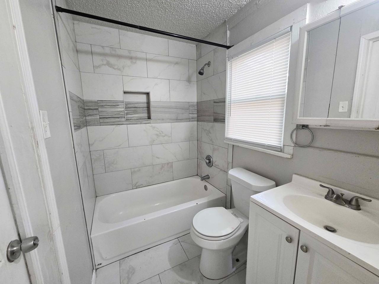 1144 Nw 83rd St - Photo 7 of 9