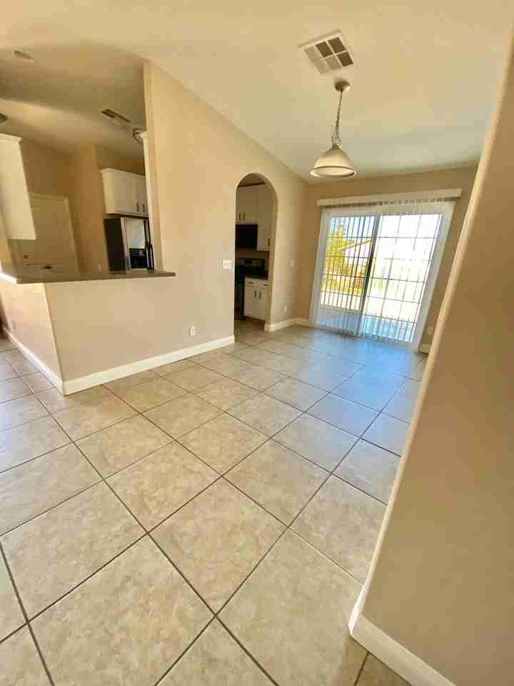 5553 Baileya Ave - Photo 3 of 14