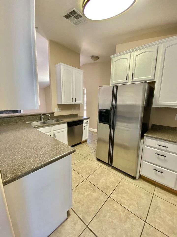 5553 Baileya Ave - Photo 4 of 14
