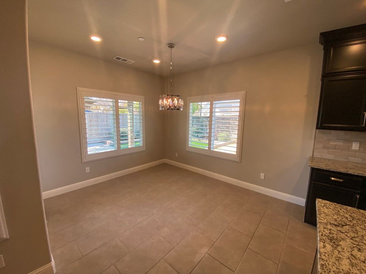 3163 Parks Ave - Photo 4 of 38