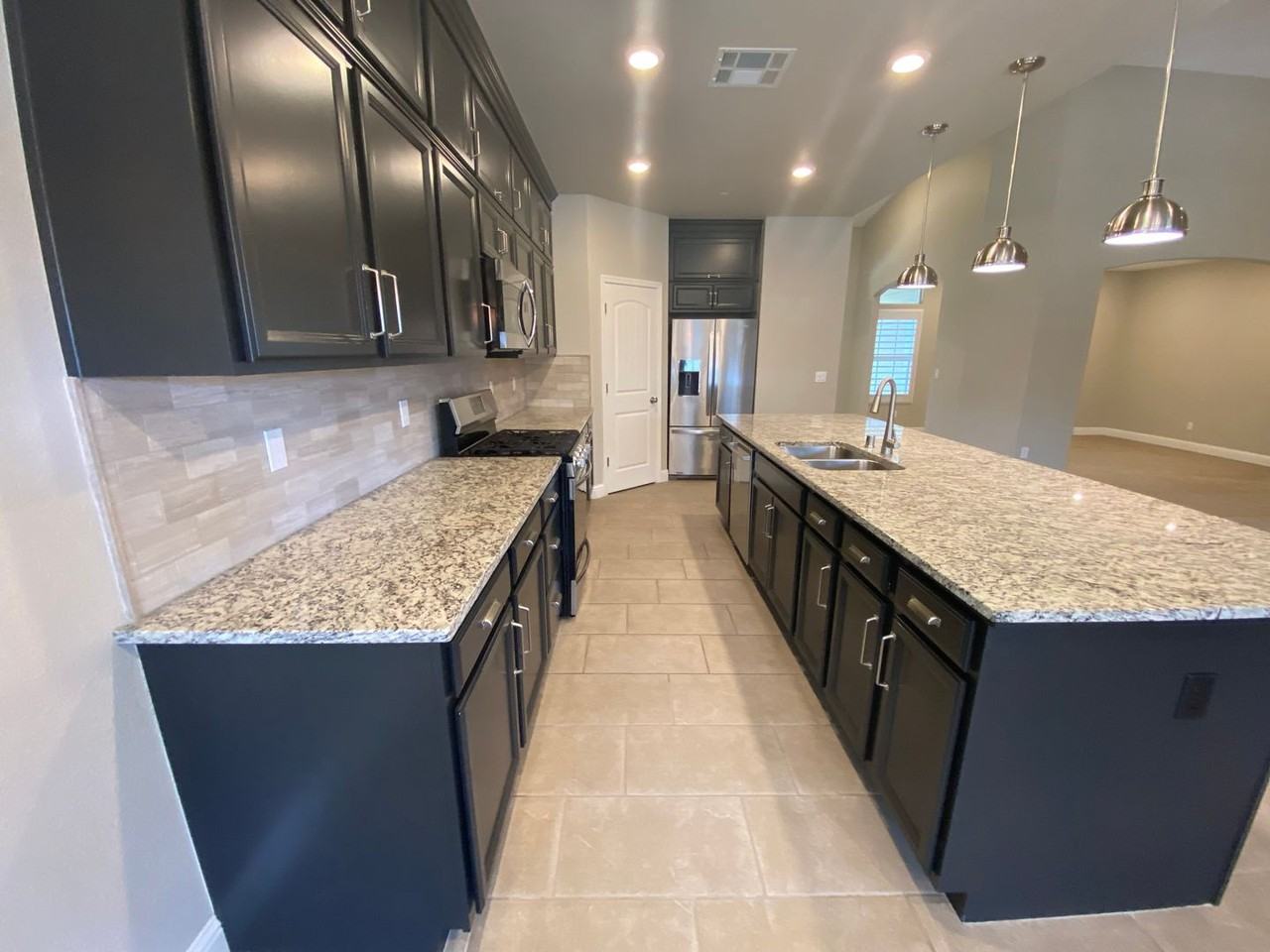 3163 Parks Ave - Photo 6 of 38