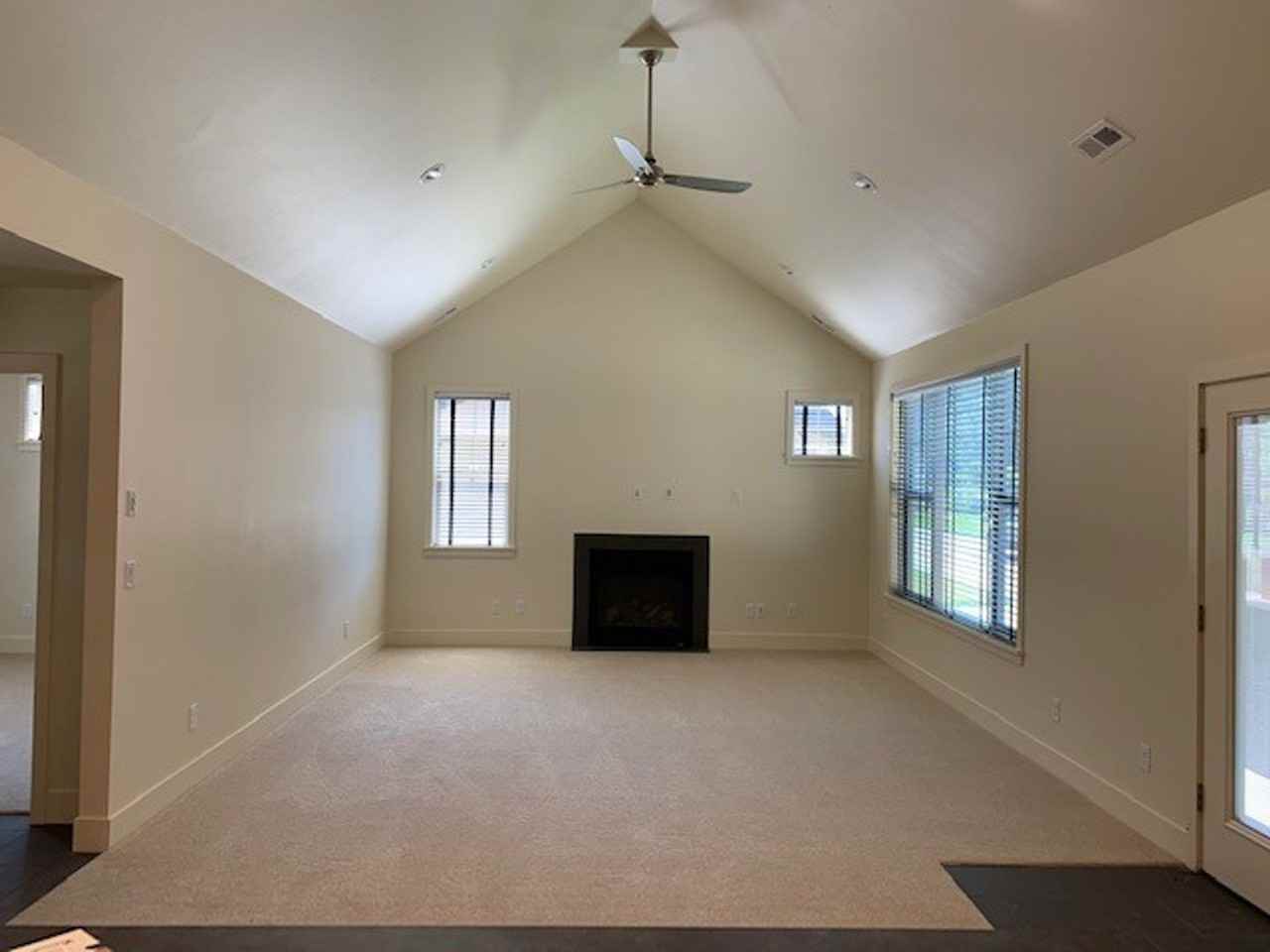 340 Mia Ln - Photo 4 of 12