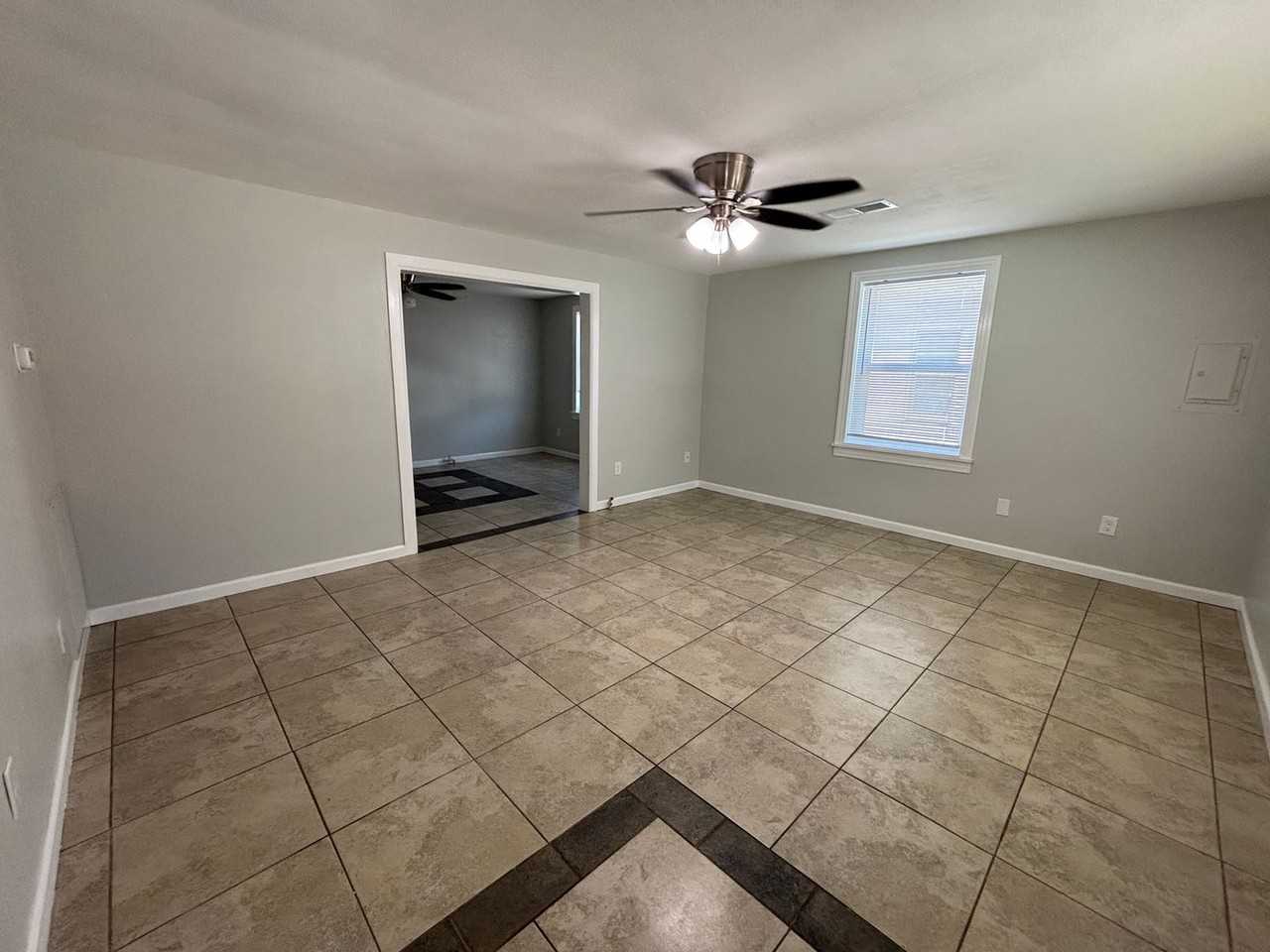 2558 Barbara St - Photo 2 of 18