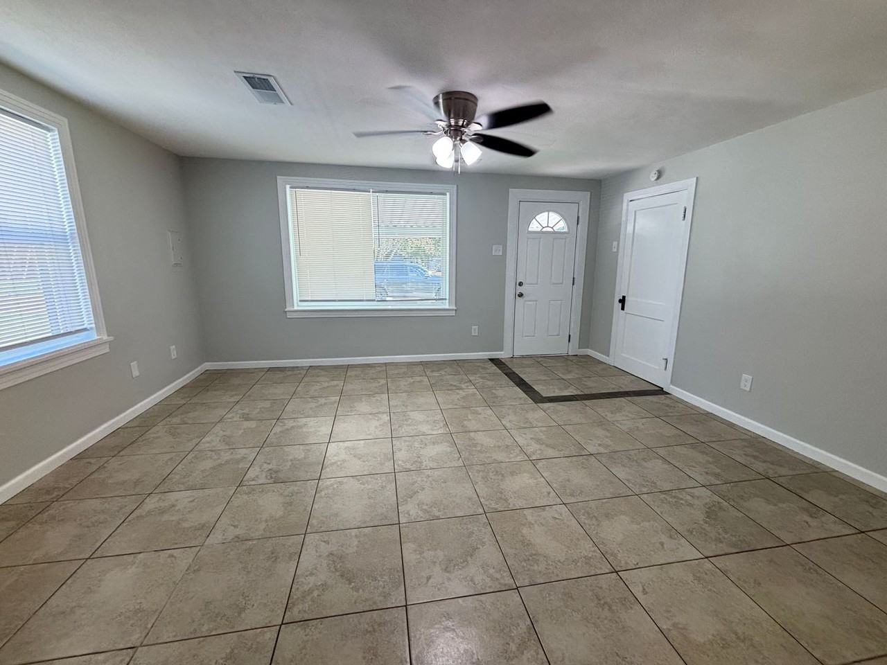 2558 Barbara St - Photo 3 of 18