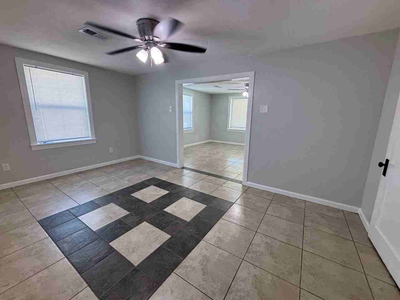 2558 Barbara St - Photo 5 of 18