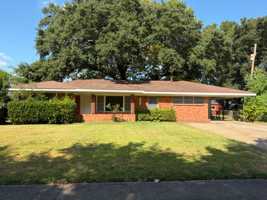 featured image of 2209 Clinton St