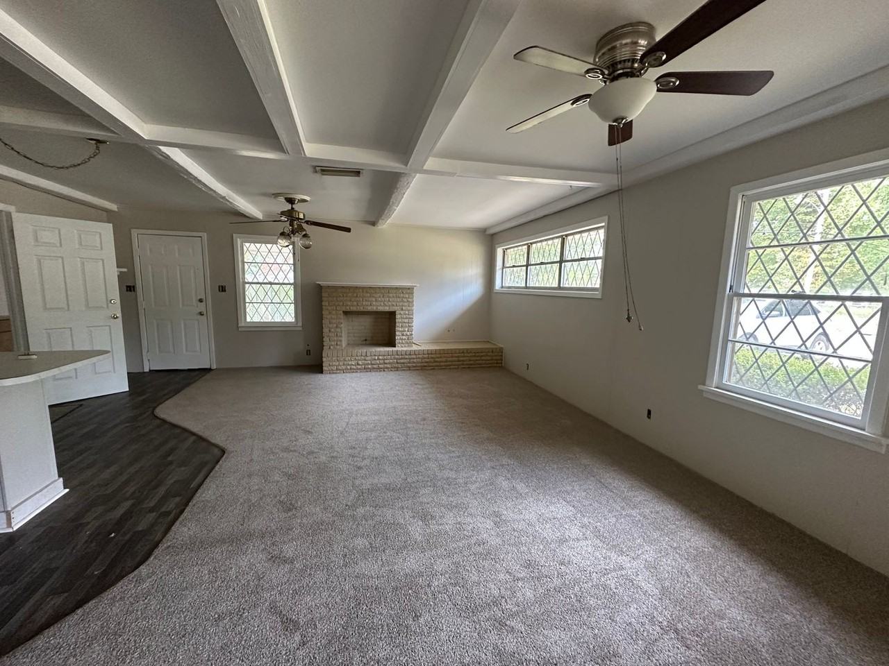 2209 Clinton St - Photo 5 of 15