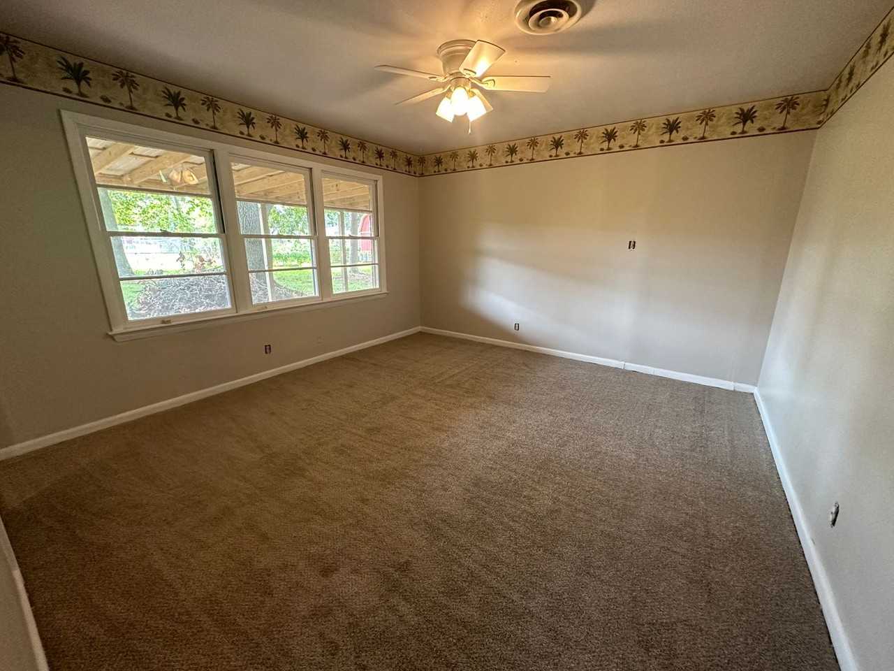 2209 Clinton St - Photo 7 of 15