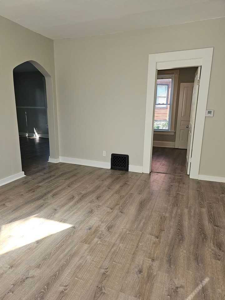 2214 W 2nd St - Photo 5 of 15