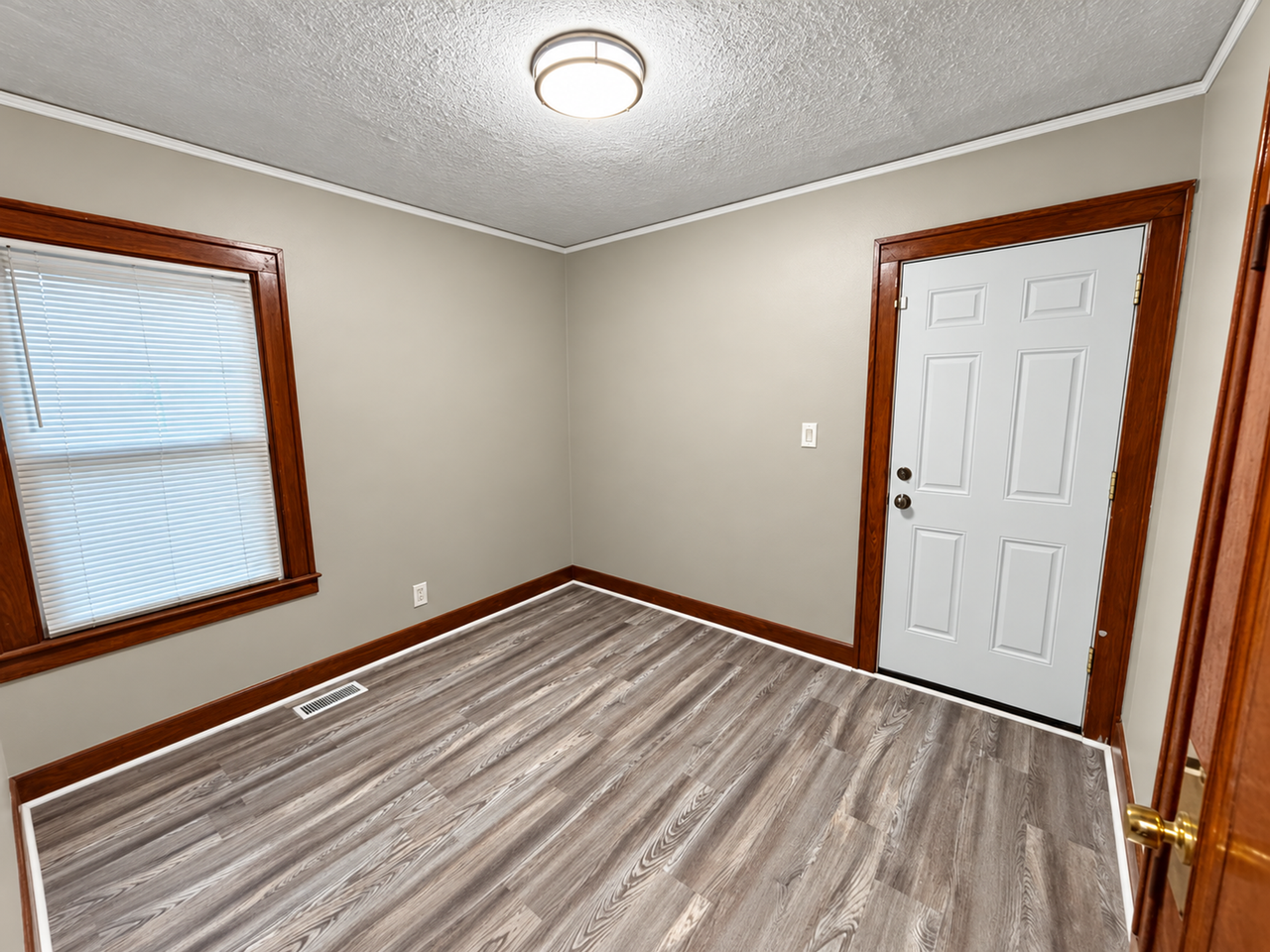 2 Bedroom Lower Unit - Photo 5 of 10