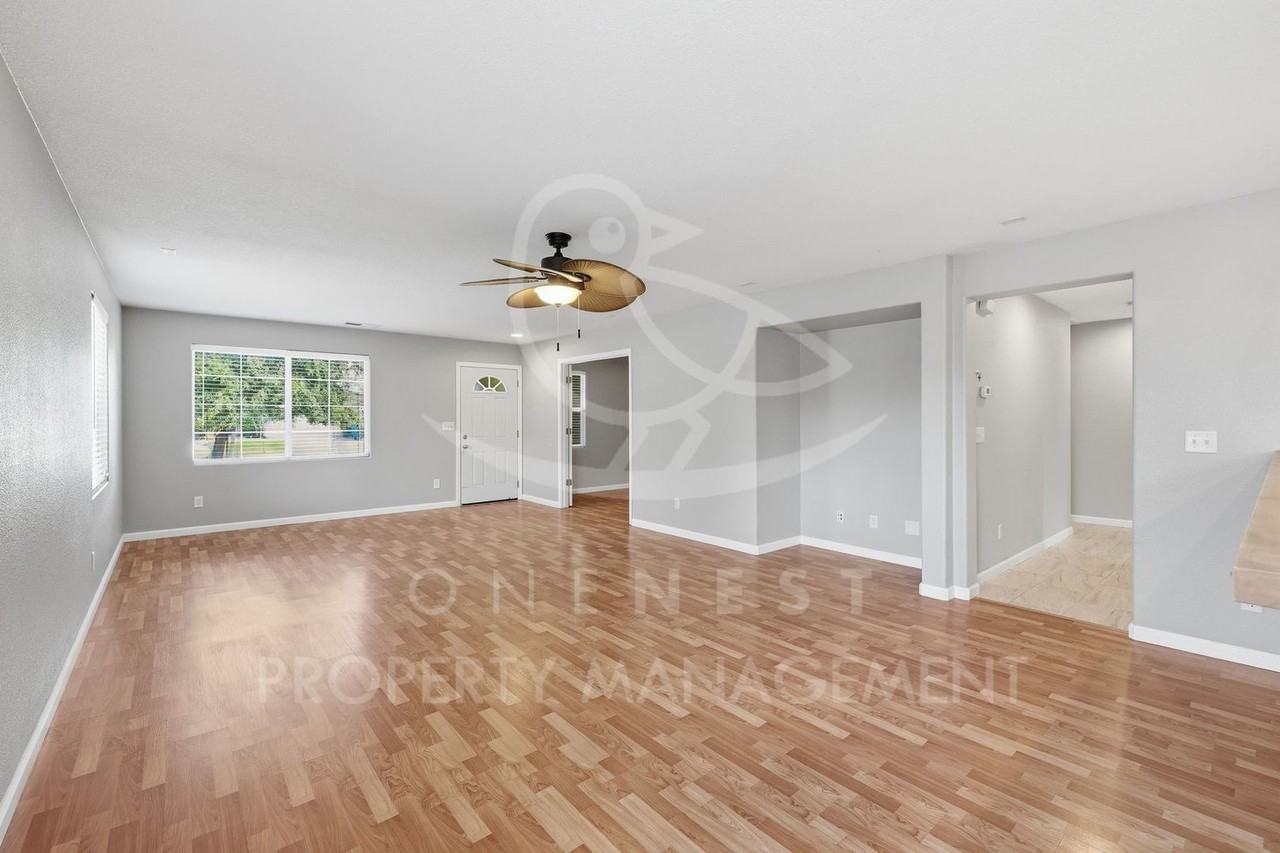 1444 Minories Dr - Photo 3 of 25
