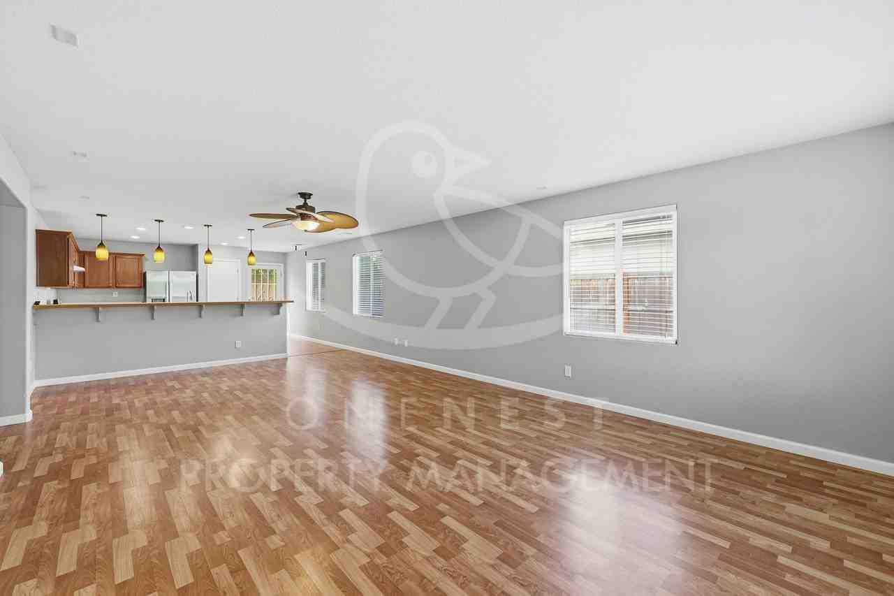 1444 Minories Dr - Photo 4 of 25
