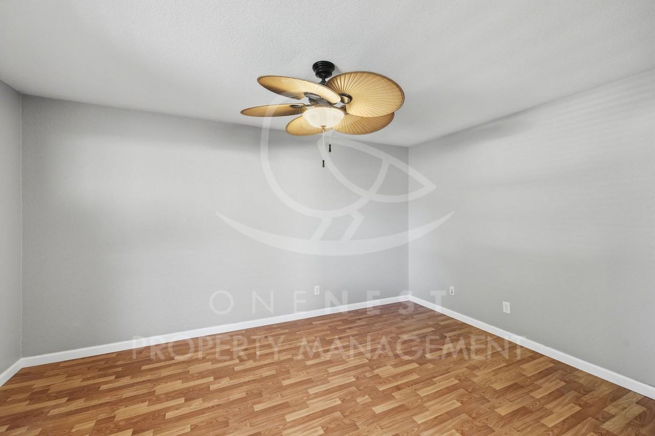 1444 Minories Dr - Photo 5 of 25