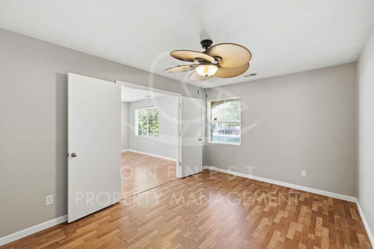 1444 Minories Dr - Photo 6 of 25