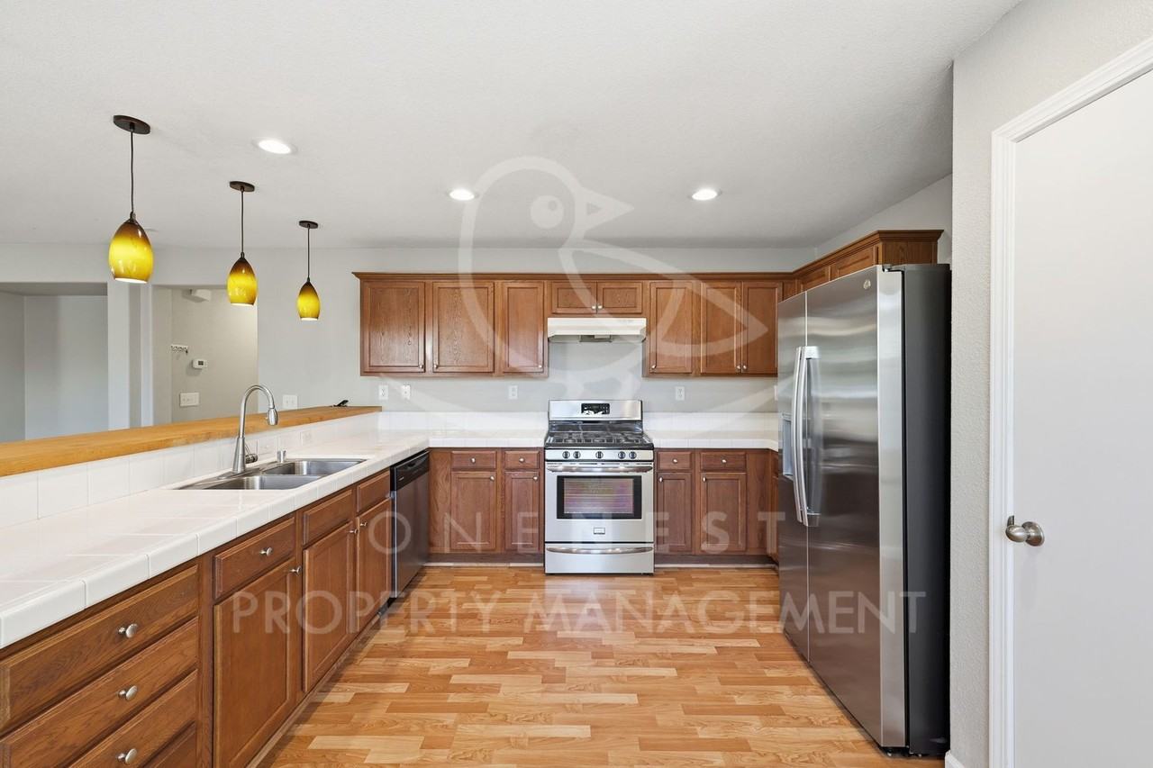 1444 Minories Dr - Photo 7 of 25