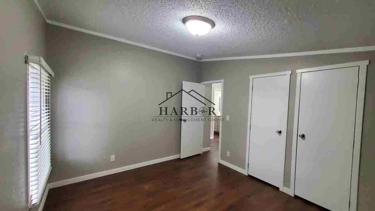 23 Andreasen Dr - Photo 4 of 34
