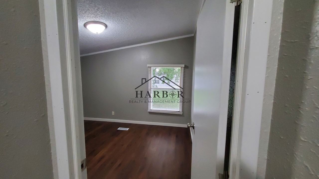 23 Andreasen Dr - Photo 5 of 34