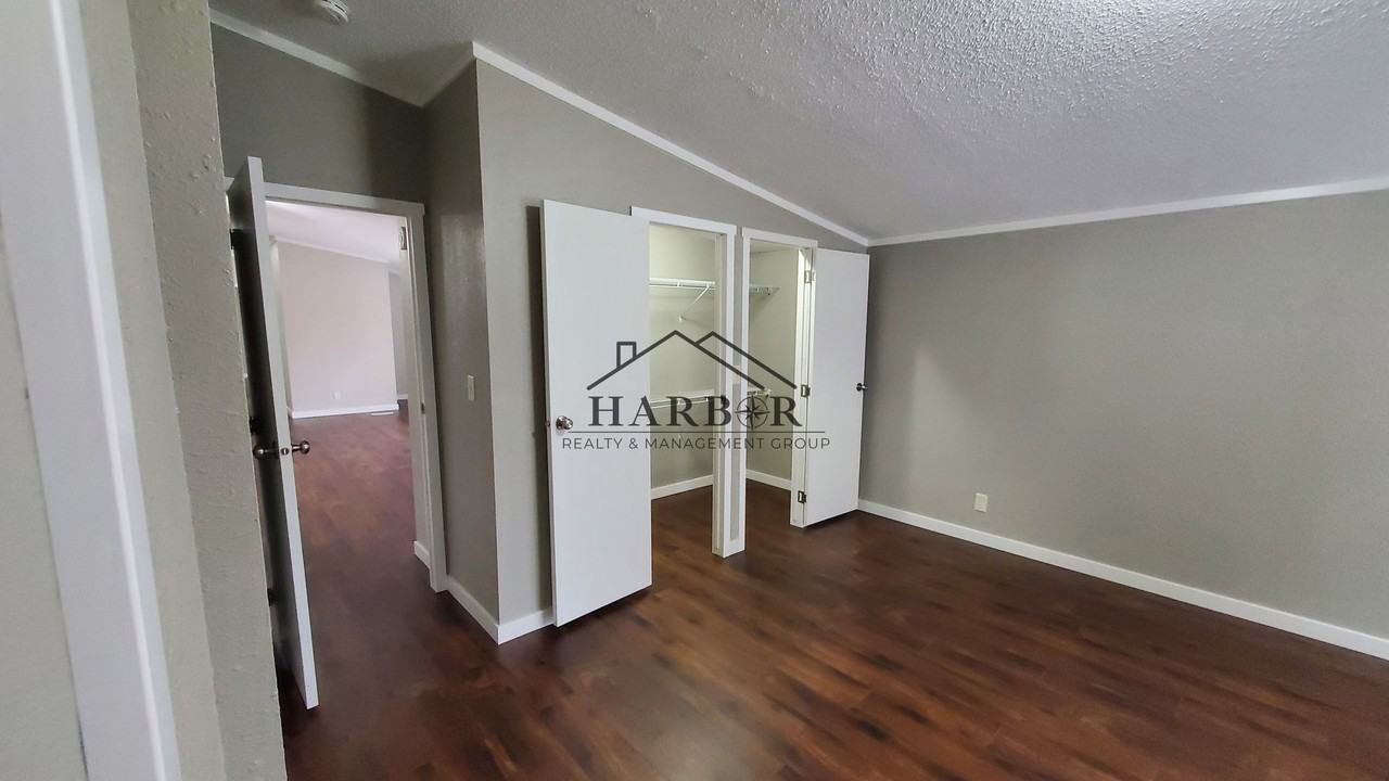 23 Andreasen Dr - Photo 6 of 34
